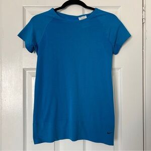 Nike fit dry t-shirt size small